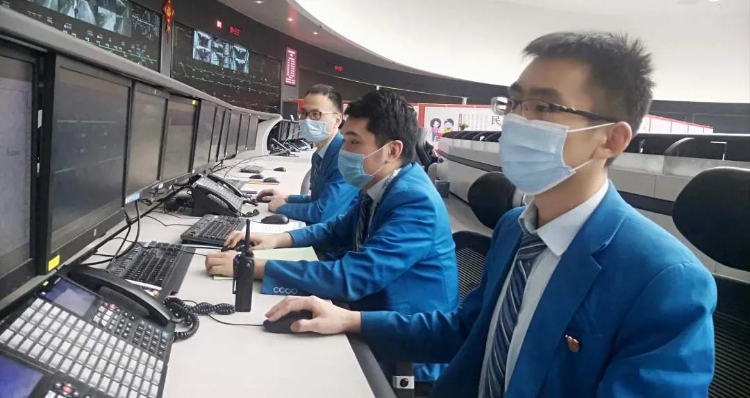 人民日報：開學(xué)季，天津地鐵3號線暖心服務(wù)，保證師生無憂出行                                                                                                                                                                          